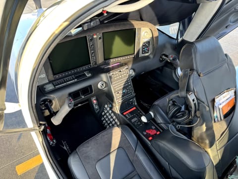 2023 SR22-G6 GTS (N111SB) photo 2