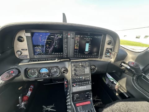 C-GHPH 2014 Cirrus SR22-G5 GTS photo 3