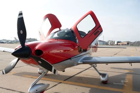 2017 Cirrus SR22-G6 Turbo GTS (N726DG) photo 2