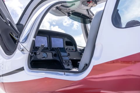 2006 Cirrus SR22-G2 GTS (N307A) photo 5