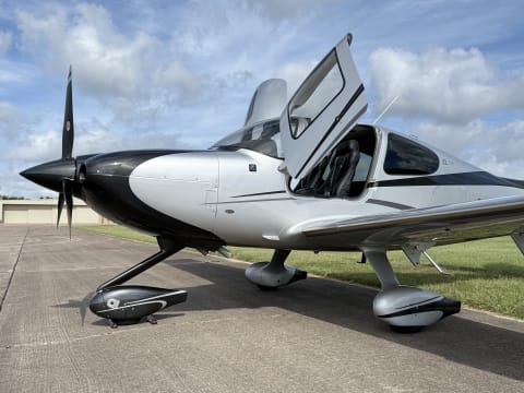 2014 Cirrus SR22 G5 GTS (N654KB) photo 2