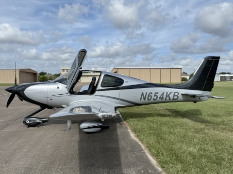 2014 Cirrus SR22 G5 GTS (N654KB) photo 3