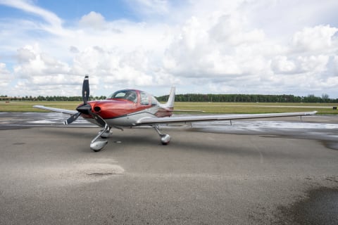 2016 Cirrus SR22-G5 (N821CV) photo 2