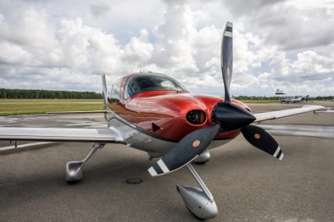 2016 Cirrus SR22-G5 (N821CV) photo 6