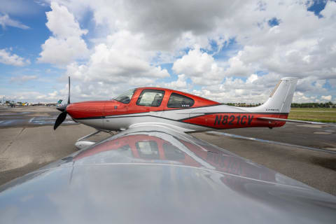 2016 Cirrus SR22-G5 (N821CV) photo 5