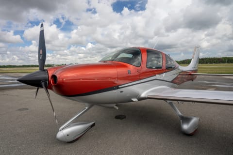 2016 Cirrus SR22-G5 (N821CV) photo 3