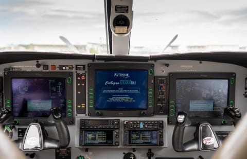 Piper Meridian (N464C) photo 3