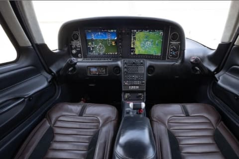 CIRRUS SR22-G5 TURBO (N218HL) photo 4