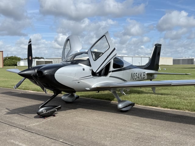 Cirrus SR22-G5 GTS (N654KB) for sale