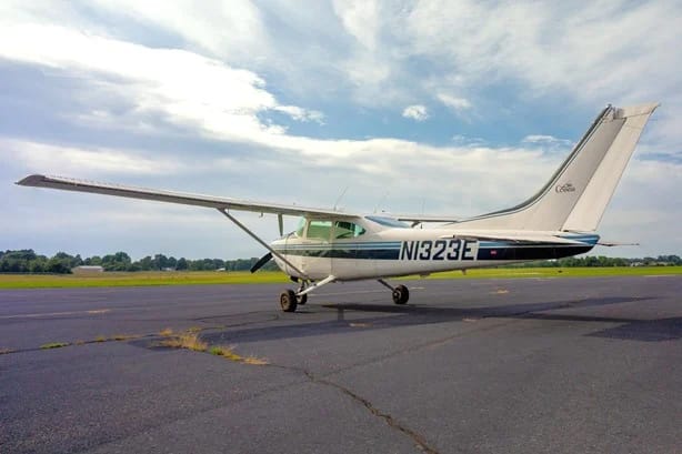 1982 Cessna 182R (N1323E) for sale