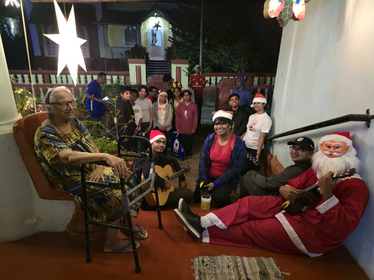 Christmas Serenading — Photo 1
