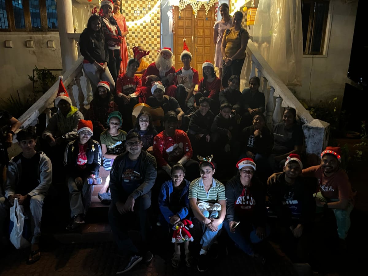 Christmas Serenading — Photo 10