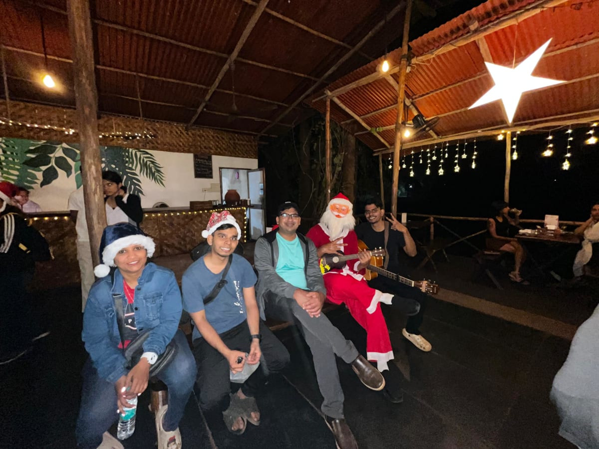 Christmas Serenading — Photo 7