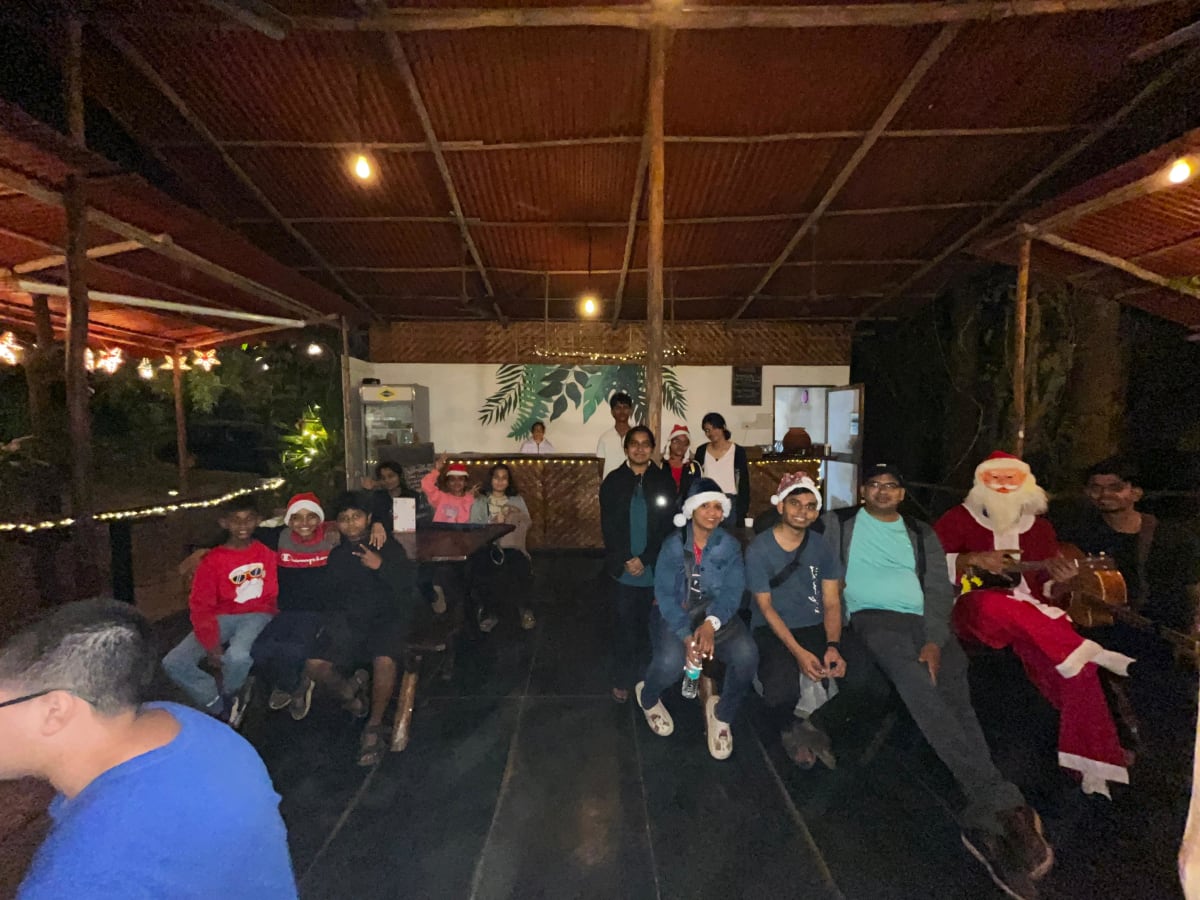 Christmas Serenading — Photo 6