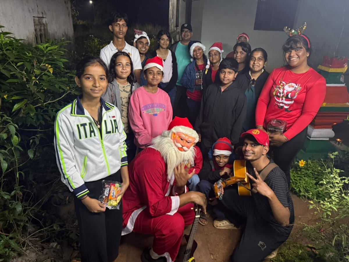 Christmas Serenading — Photo 3