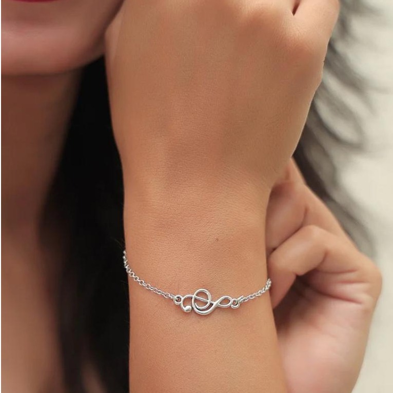 And Design of the bracelet with silver colour anti Tarnish