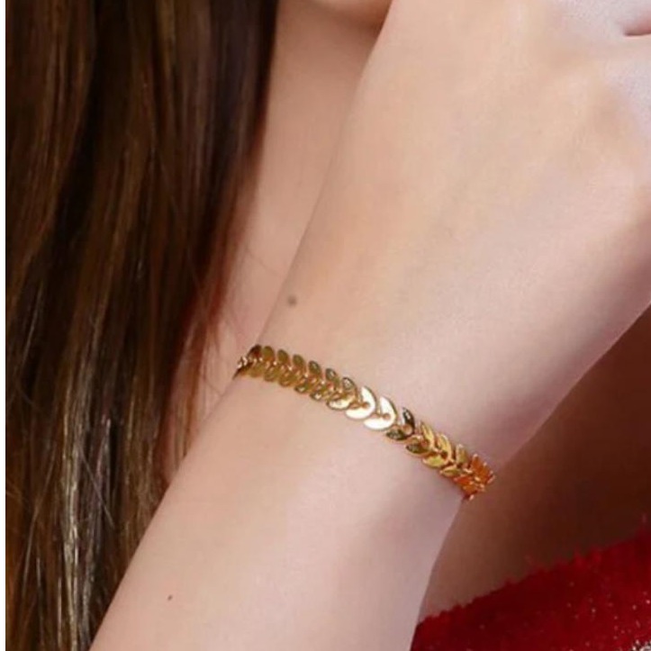 Mute trending pattern design.  Coming with a golden colour and anti Tarnish Bracelet