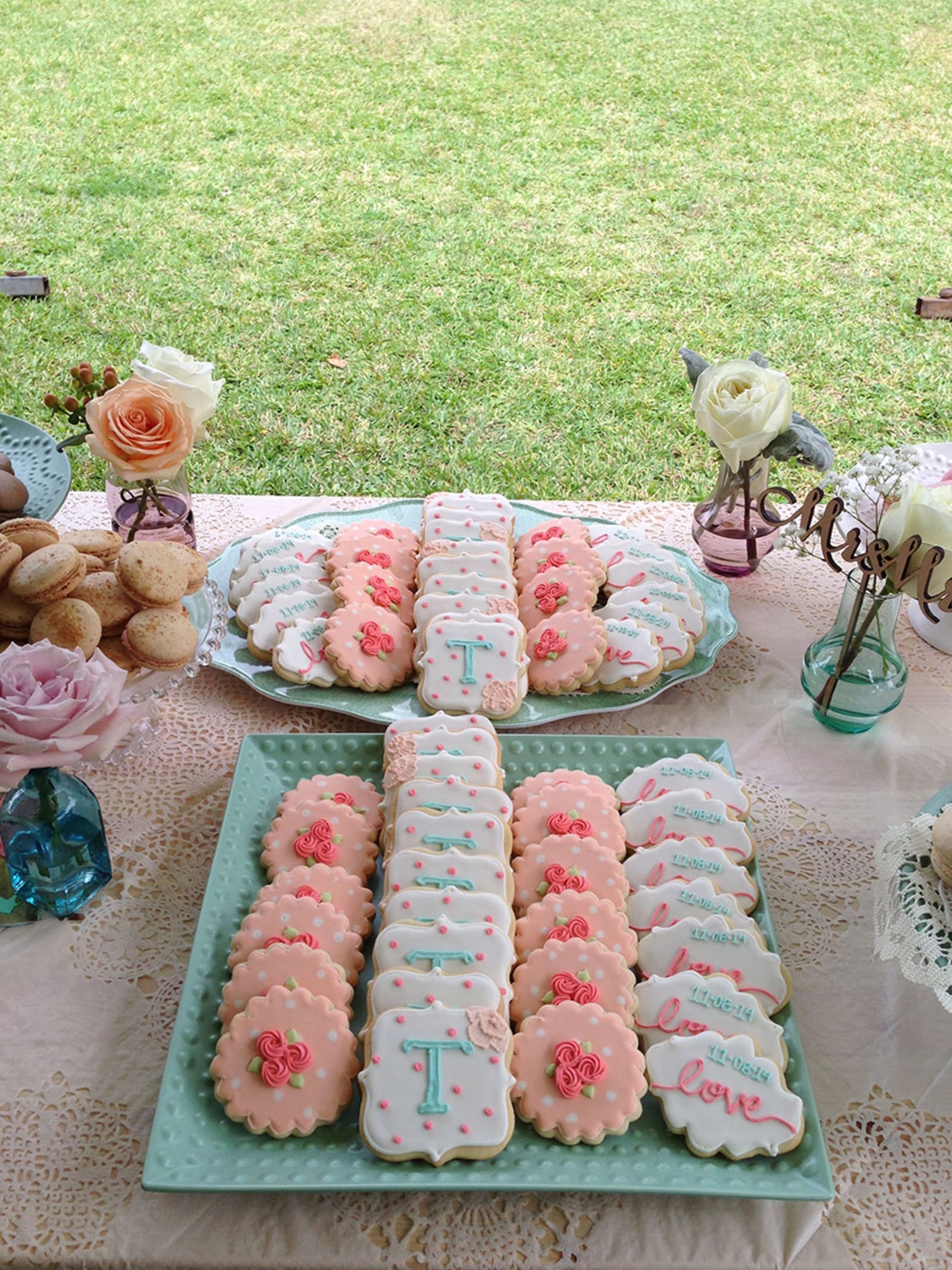 T wedding cookies