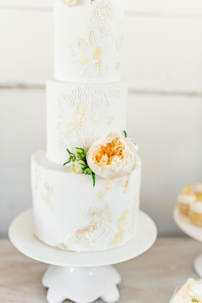 Tiered floral outline