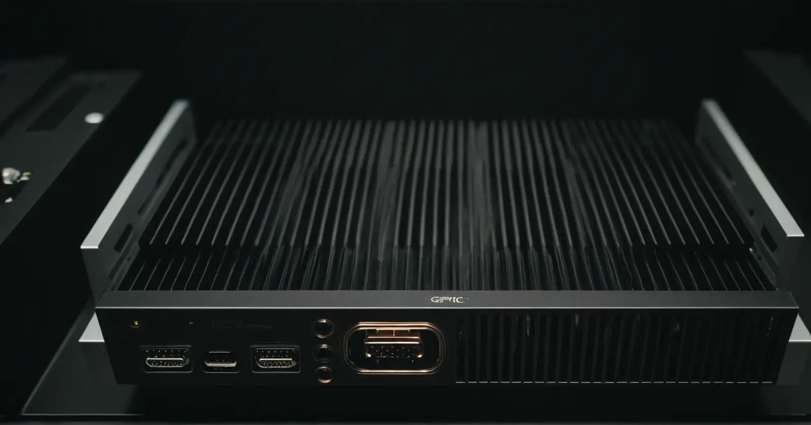 Vista detallada de una potente gpu para sombreado de vértices montada en un ordenador