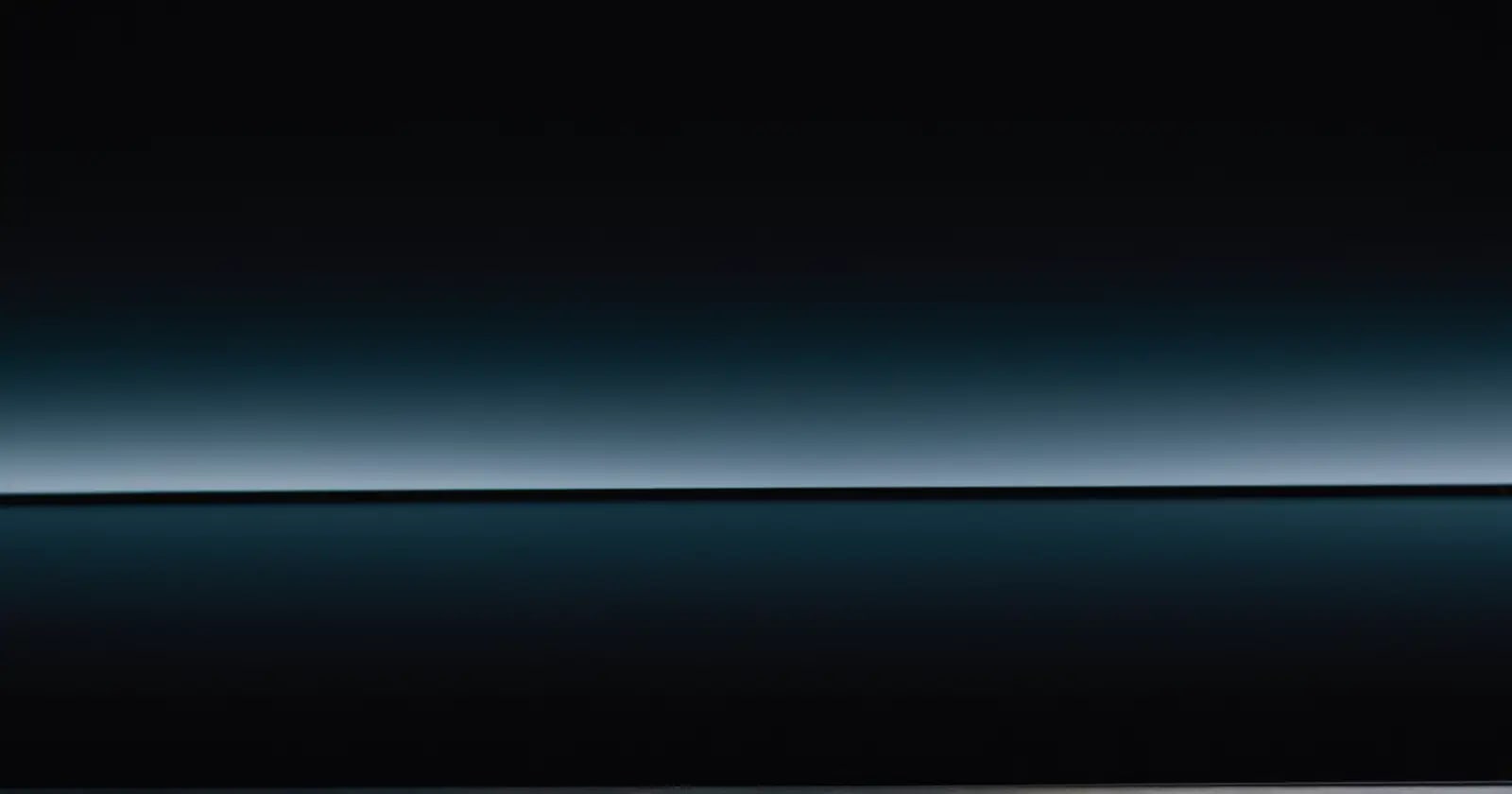 Vista cercana de una pantalla ips mostrando un gradiente gris uniforme que realza la emisión de luz homogénea