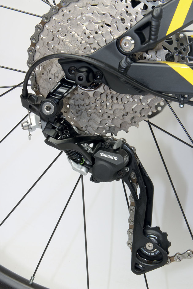 Nice to see a proper clutch equipped XT derailleur and the direct mount hanger ensures the whole thing is super stiff.