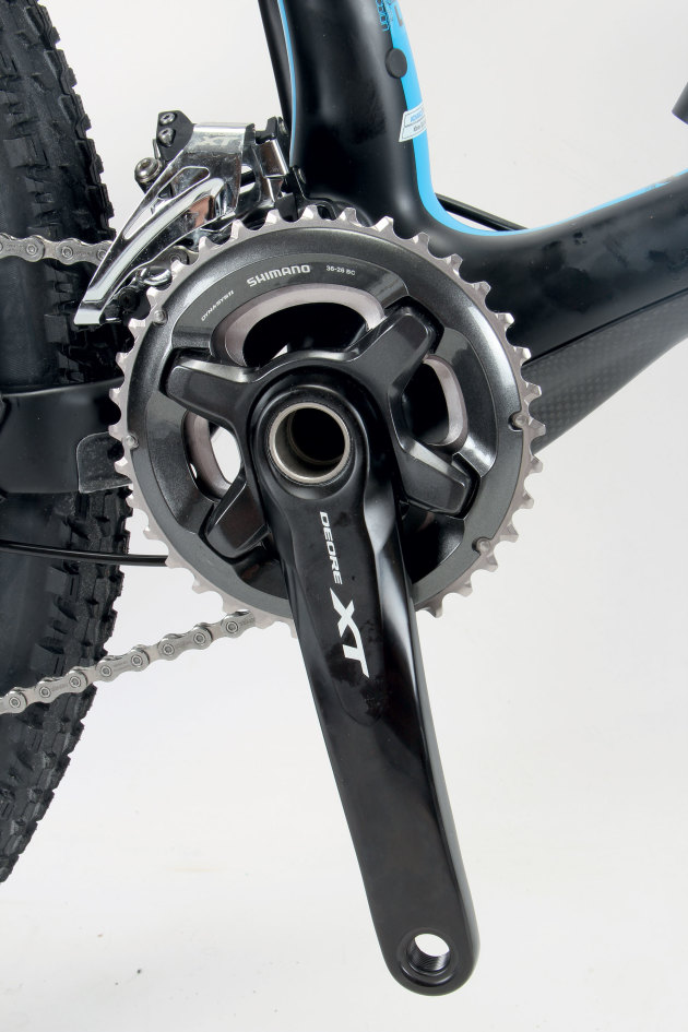 Combined with the 11-40 cassette, the double chainring XT drivetrain provides a huge gear spread along with smooth shifting and even jumps between each gear.