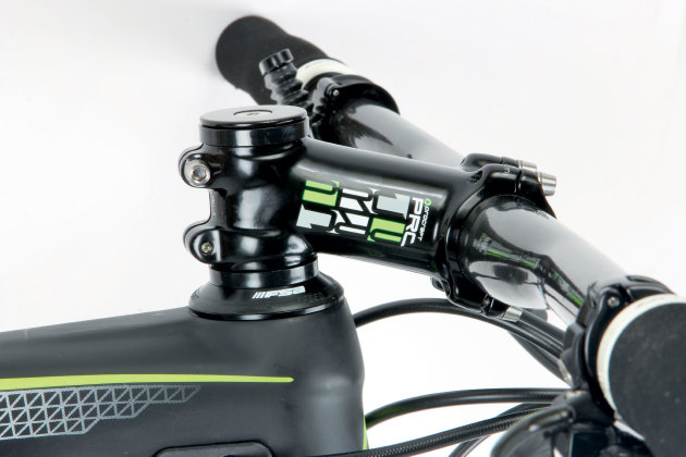 A-17 degree stem and flat handlebar further enhances the racy stance of the Ninety Six Team.