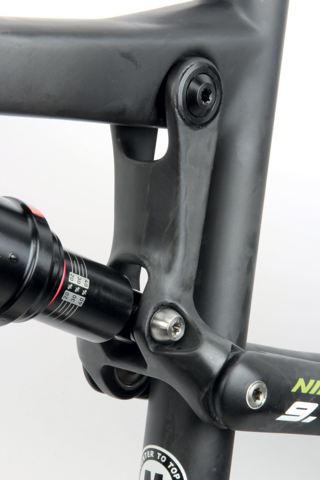 More carbon trickery with the suspension swing-link; this appears throughout the Ninety Six range, right down to the alloy 800 model.