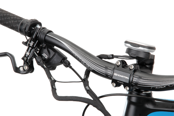 As tidy as the internal wiring is lower down on the frame, it all gets a bit messy up at the handlebars.