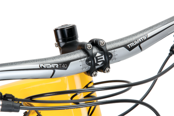 The Truvativ Noir carbon bar is a nice one but I feel that Santa Cruz would have been better off fitting a flat bar to lower the front end.