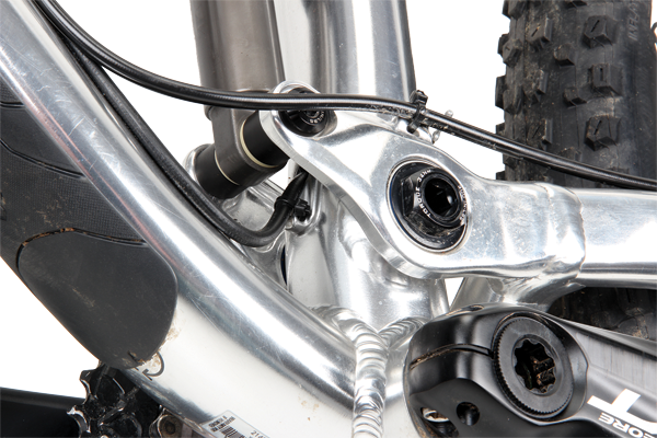 The hydraulic hose for the dropper post slips into the frame just behind the lower shock mount.