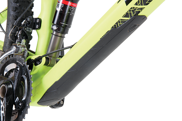 A good size rubber guard protects the underside of the downtube.