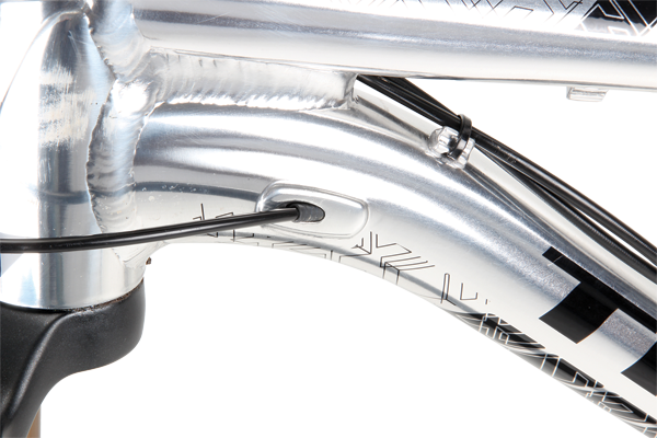 Internally routed gear cables keep the Fuel looking neat and tidy.