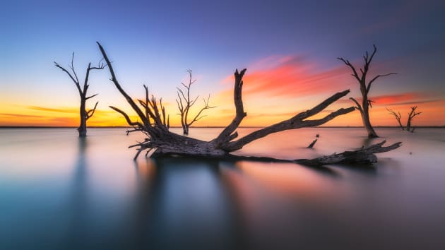 Lake Bonney on a clear dawn with slow moving cloud. Sony A7R2, Canon 16-35mm F4 lens. 100s @ f16, ISO 50. Sirui carbon fibre tripod and RRS BH55 ballhead. Nisi 6 stop ND filter and CPL. Additional ‘radial blur’, contrast and colour adjustments in Adobe Photoshop CC.