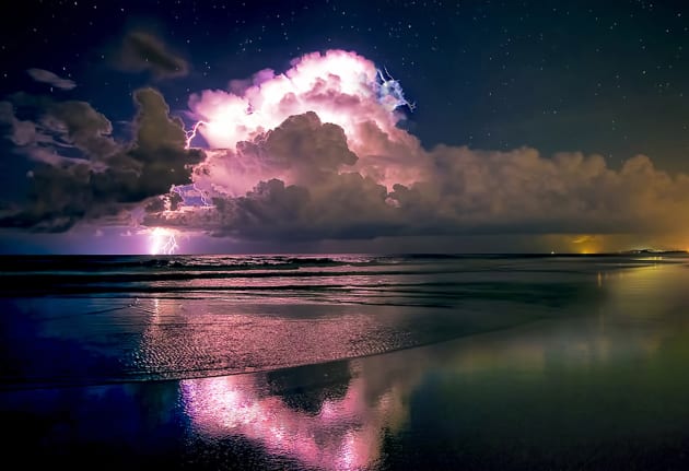 Photo © Peter Humphreys