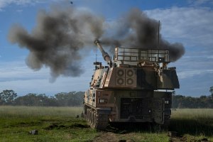 AS9 Huntsman fires during training course