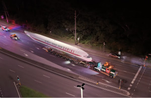Weekly flying video: John Travolta's 707 arrives at HARS