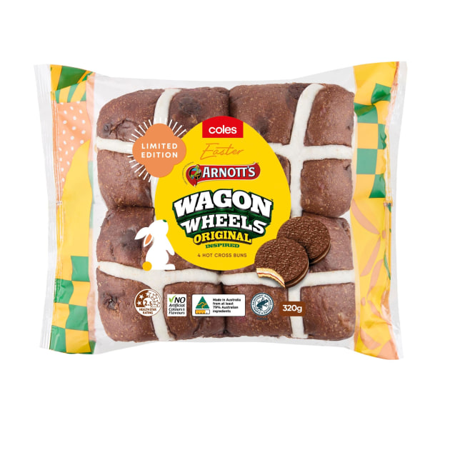 Coles and Arnott’s have created the limited-edition Coles Arnott’s Wagon Wheels Inspired Hot Cross Buns, infused with the flavour of marshmallow, with raspberry fudge, raspberry jellies, and choc chips. (Image: Coles)
