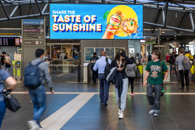 Rebounding: outdoor media