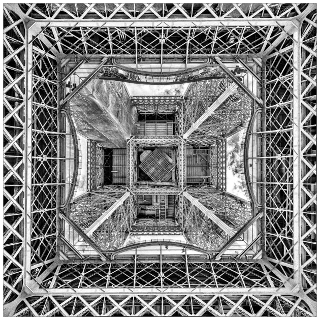 © Liz Barker. La Tour Eiffel. People's Choice - runner-up. 166 votes.