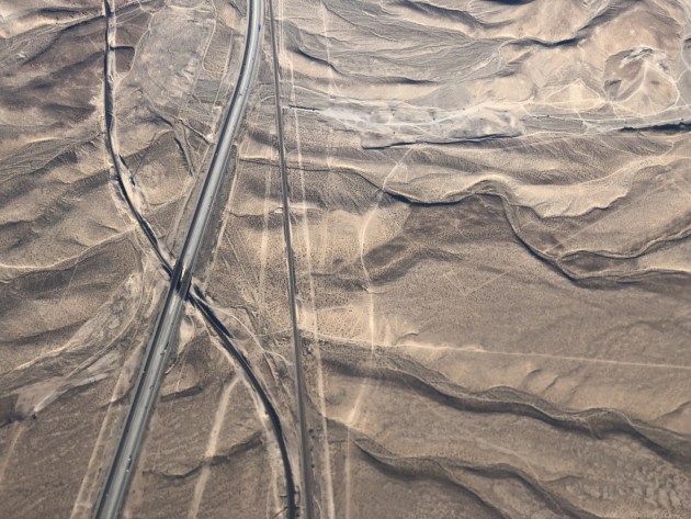 1st Place – Landscape: Human vs. Nature by Charles Thomas, United States
“I’ve always been fascinated with the view out of an airplane window. On this afternoon, I was lucky enough to get a window seat on a return trip from Las Vegas. I watched the landscape slowly transform from cityscape to rows of identical suburban houses, to surreal desertscape.”
Location: Between Nevada and Arizona. Shot on iPhone 8 Plus