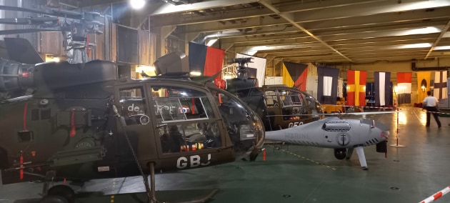 French Army Aerospatiale SA342 Gazelle helicopters and a Schiebel S-100 Camcopter UAS in the hangar in Townsville on 11 April. (Kylie Leonard/ ADM)