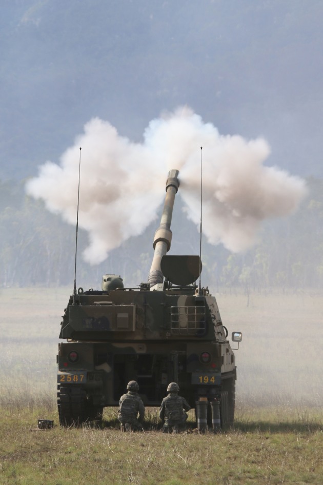 A K9A1 Thunder self-propelled howitzer from the 72nd BLT, Republic of Korea Marine Corps engages an enemy position. 
Credit: Nigel Pittaway