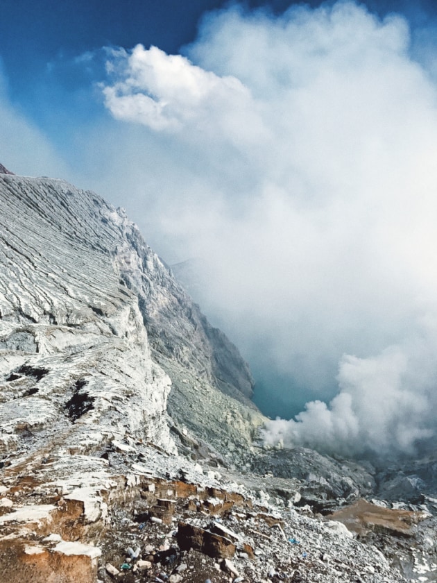 3rd Place – Series: Sulphur Miners by Chen Lin, China
“In Indonesia’s izhen volcano, clouds and sulphur smoke are mixed, slowly rising over the lakes of the crater. The mine has been dug for 30 years. The miners who collect natural sulphur are exposed to highly toxic gases without any protection.”
Location: Izhen volcano, Indonesia. Shot on iPhone 7 Plus