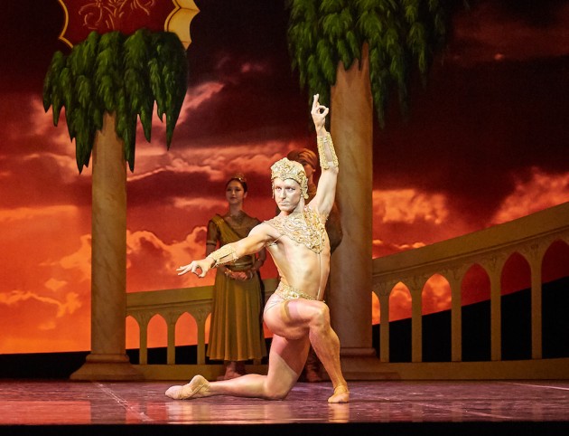 Adam Alzaim as the Golden Idol. Photo: Sergey Pevnev.