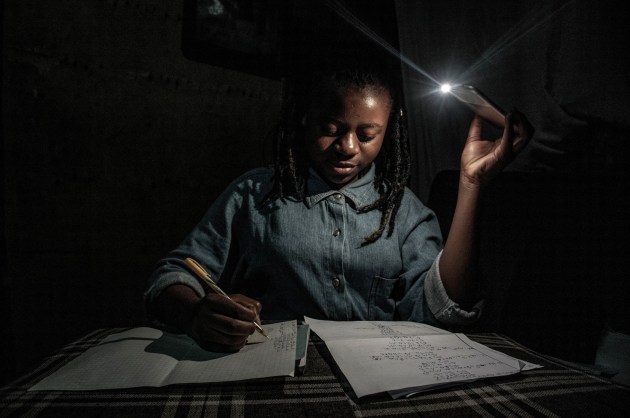 © Arlette Bashizi for Fondation Carmignac
Goma, Democratic Republic of Congo, April 27-28, 2020. With schools closed during Congo’s period of confinement, and the city implementing regular power cuts, my 13-year-old sister Marie studies at home by the light of a mobile phone.