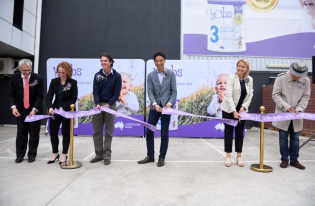 (L-R): State Member for Essendon, Danny Pearson; State Member for Dandenong, Gabrielle Williams; Victorian goat farmer for Bubs, Mark Edmonson,; Bubs executive chairman, Dennis Lin; Bubs founder and CEO Kristy Carr; Wayne Zhu.