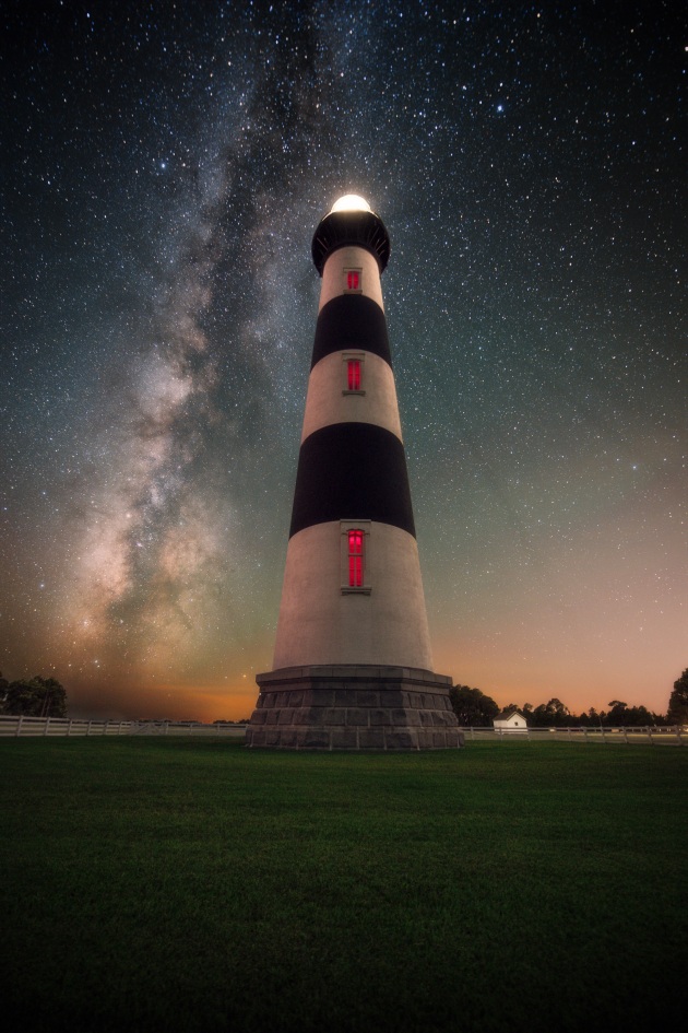 Catching Light © Jason Perry (USA). Nikon D850 camera, 14 mm f/2.8 lens, ISO 6400, 9 x 25-second exposures.