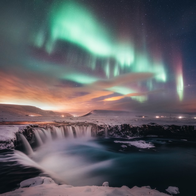 Dancing in the Goðafoss © Sutie Yang (China). Nikon D850 camera, 14 mm lens. Sky: f/1.8, ISO 2000, 8-second exposure. Foreground: f/2.8, ISO 1600, 30-second exposure.